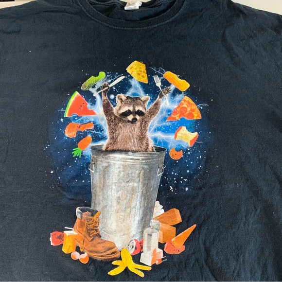 Raccoon In Trash Can Short Sleeve Crewneck Tee Size Extra Large - Picture 9 of 11
